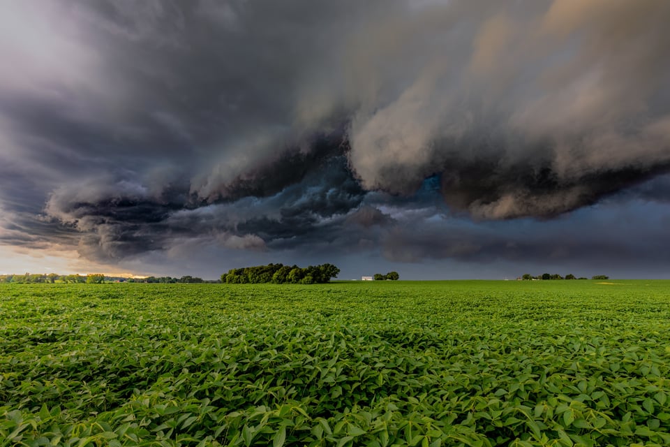 storm clouds_photo by iamthedave_unsplash